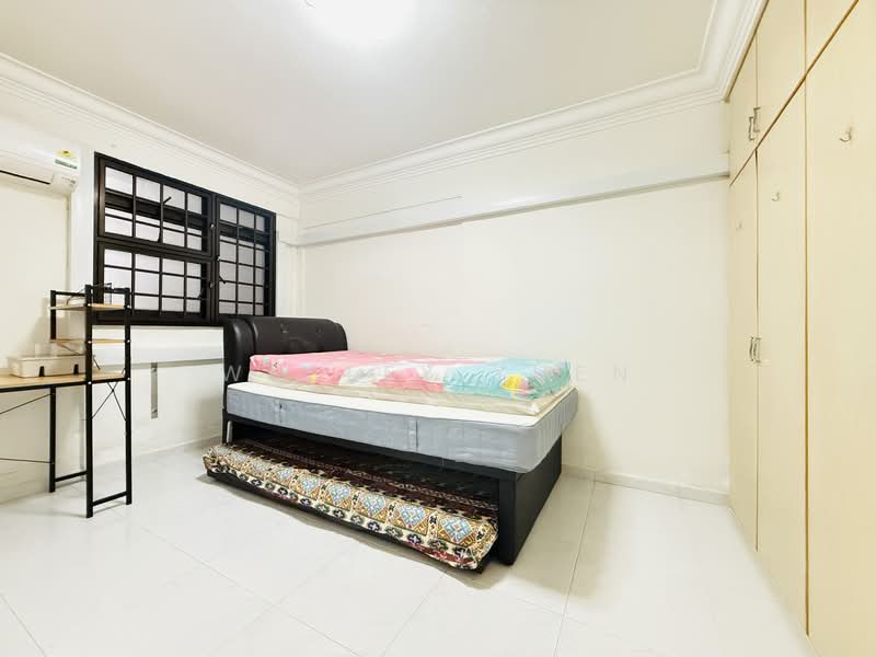 154 Mei Ling Street HDB Flat For Sale at S$ 429,000 | PropertyGuru Singapore - Bedroom