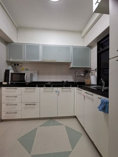 633 Choa Chu Kang North 6 HDB Flat For Sale at S$ 810,000 | PropertyGuru Singapore - Kitchen