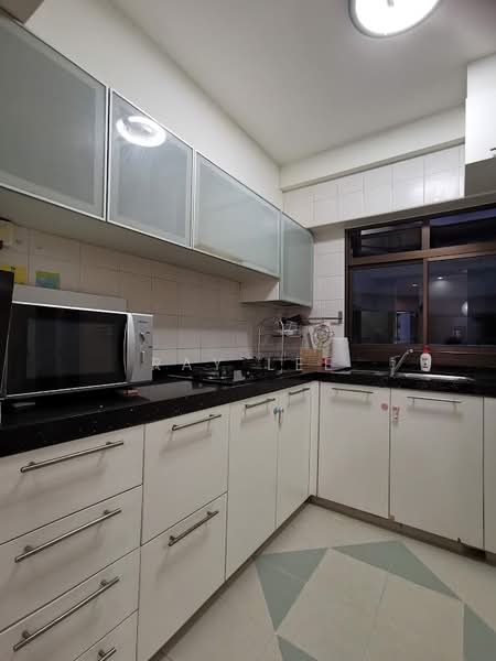 633 Choa Chu Kang North 6 HDB Flat For Sale at S$ 810,000 | PropertyGuru Singapore - Kitchen