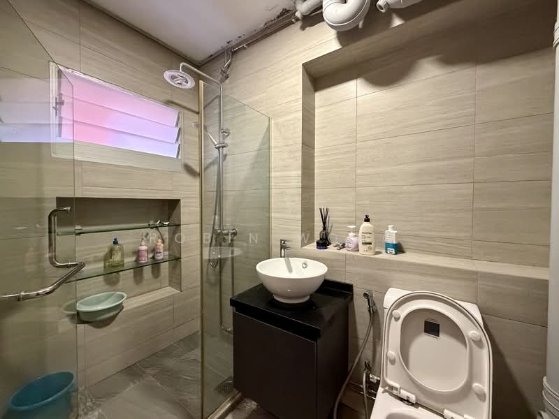 138 Pasir Ris Street 11 HDB Flat For Sale at S$ 698,000 | PropertyGuru Singapore - Bathroom