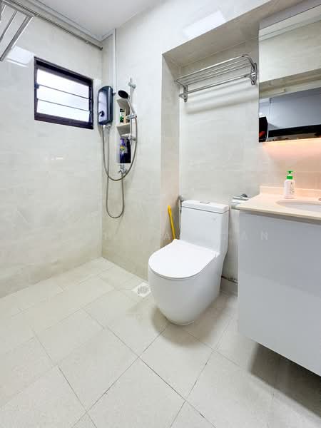 634 Woodlands Ring Road HDB Flat For Sale at S$ 620,000 | PropertyGuru Singapore - Bathroom