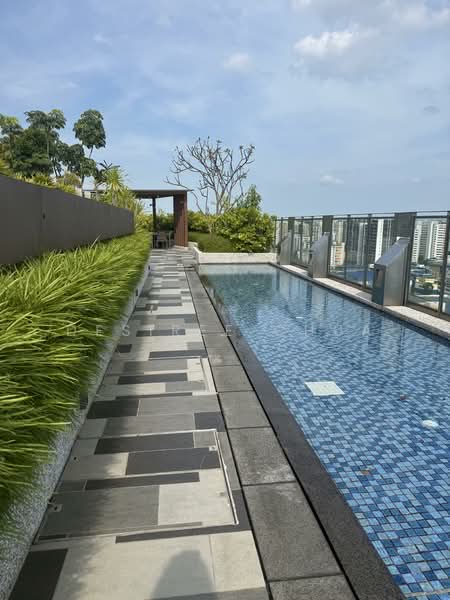 Sims Urban Oasis, 2 Sims Drive, 3 Bedrooms, 1,033 sqft, Condominium For Rent, by Desiree Chua, 500087978 - Pool - PropertyGuru.com.sg