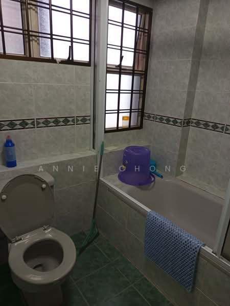Bukit Regency, 5 Upper Bukit Timah View, 2 Bedrooms, 1,055 sqft, Condominium For Rent, by Annie Chong, 500087983 - Bathroom - PropertyGuru.com.sg