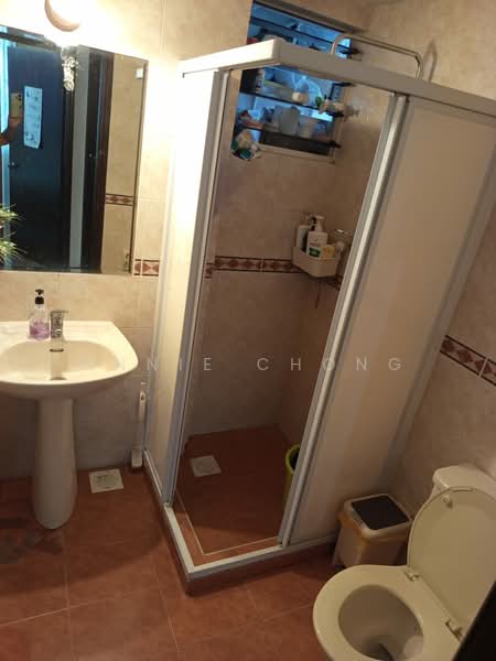 Bukit Regency, 5 Upper Bukit Timah View, 2 Bedrooms, 1,055 sqft, Condominium For Rent, by Annie Chong, 500087983 - Bathroom - PropertyGuru.com.sg