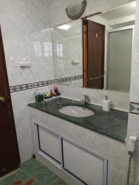 Bukit Regency, 5 Upper Bukit Timah View, 2 Bedrooms, 1,055 sqft, Condominium For Rent, by Annie Chong, 500087983 - Bathroom - PropertyGuru.com.sg