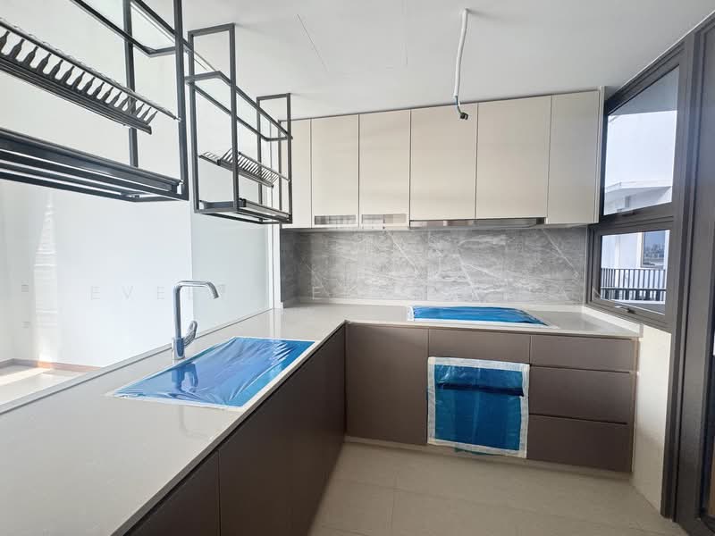 The Botany at Dairy Farm, 9 Dairy Farm Walk, 4 Bedrooms, 1,518 sqft, Condominium For Rent, by Evelyn Elisha Tan 陈秀芬, 500087993 - Functional Kitchen w Bt Timah View - PropertyGuru.com.sg