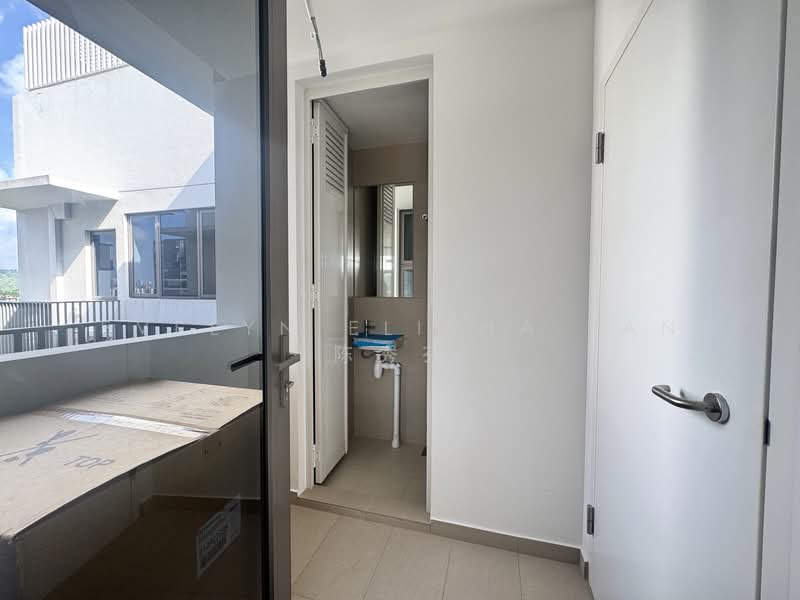 The Botany at Dairy Farm, 9 Dairy Farm Walk, 4 Bedrooms, 1,518 sqft, Condominium For Rent, by Evelyn Elisha Tan 陈秀芬, 500087993 - Utilities Yard with WC & Bomb Shelter - PropertyGuru.com.sg