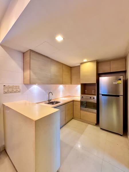 Ceylon Crest Condominium For Sale at S$ 2,500,000 | PropertyGuru Singapore - Dry Kitchen