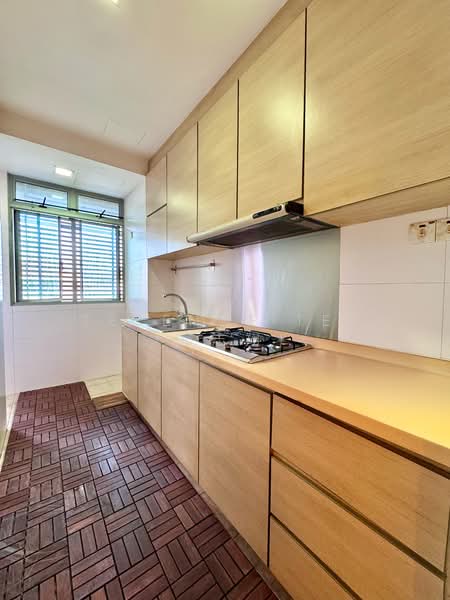 Ceylon Crest Condominium For Sale at S$ 2,500,000 | PropertyGuru Singapore - Wet Kitchen
