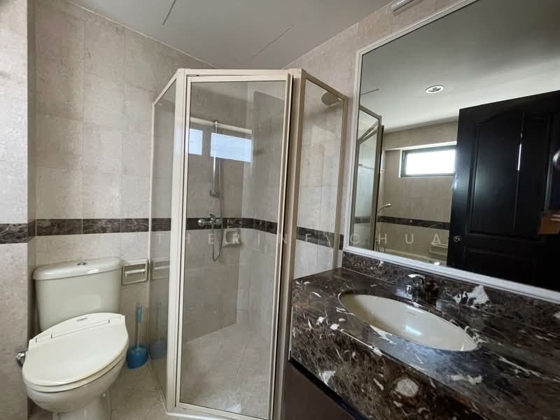 The Bencoolen Apartment For Sale at S$ 1,480,000 | PropertyGuru Singapore - Master Bathroom