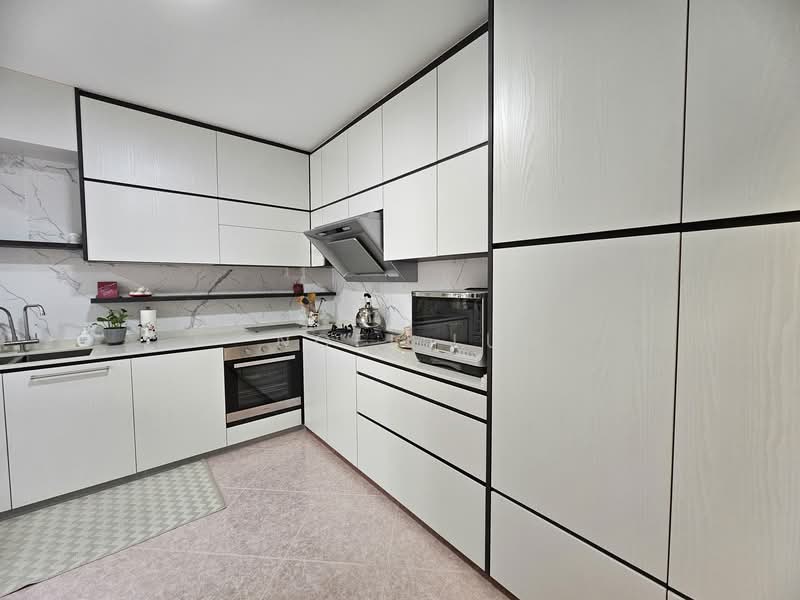 727 Woodlands Circle HDB Flat For Sale at S$ 728,000 | PropertyGuru Singapore - Kitchen