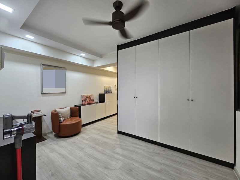 727 Woodlands Circle HDB Flat For Sale at S$ 728,000 | PropertyGuru Singapore - Living Room