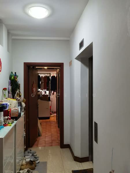 The Mayfair, 1 Jurong East Street 32, 4 Bedrooms, 1,388 sqft, Condominium For Rent, by Grace Liu, 500088009 - Corridor - PropertyGuru.com.sg