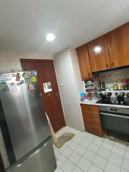 The Mayfair, 1 Jurong East Street 32, 4 Bedrooms, 1,388 sqft, Condominium For Rent, by Grace Liu, 500088009 - Kitchen - PropertyGuru.com.sg