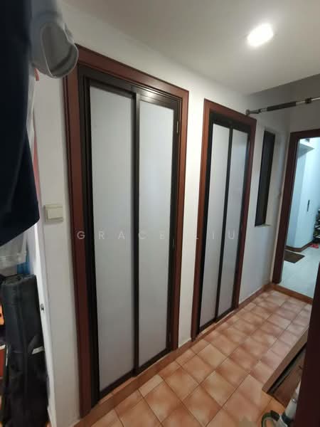 The Mayfair, 1 Jurong East Street 32, 4 Bedrooms, 1,388 sqft, Condominium For Rent, by Grace Liu, 500088009 - Corridor - PropertyGuru.com.sg