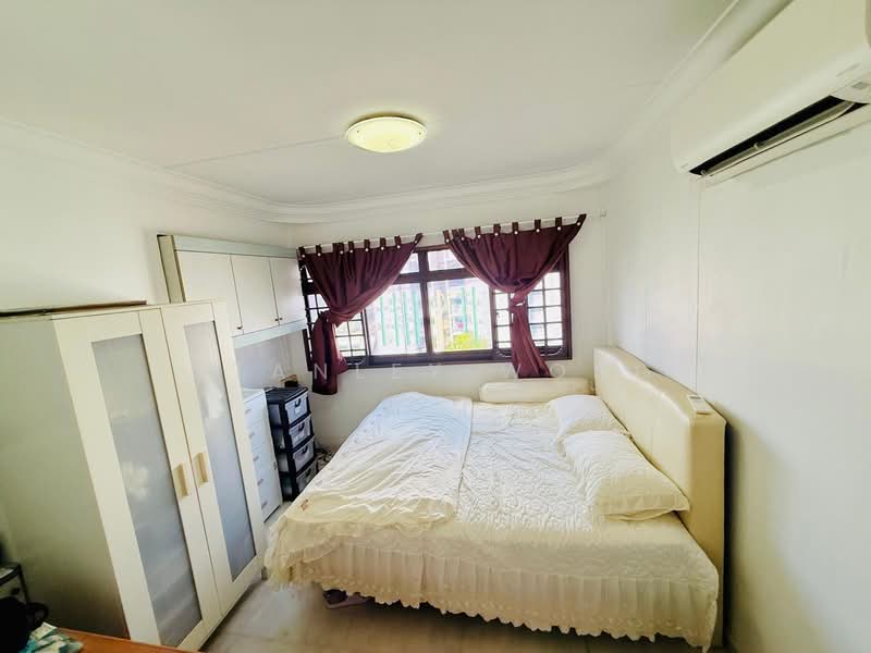 779 Woodlands Crescent HDB Flat For Sale at S$ 700,000 | PropertyGuru Singapore - Bedroom