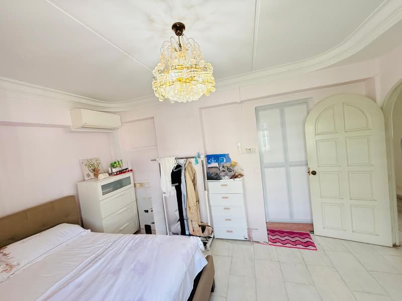 779 Woodlands Crescent HDB Flat For Sale at S$ 700,000 | PropertyGuru Singapore - Bedroom