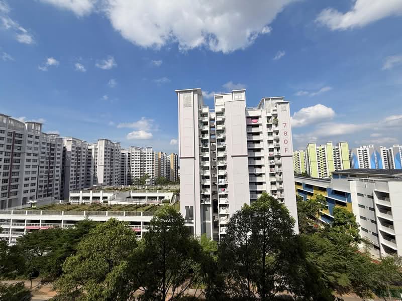 779 Woodlands Crescent HDB Flat For Sale at S$ 700,000 | PropertyGuru Singapore - Exterior