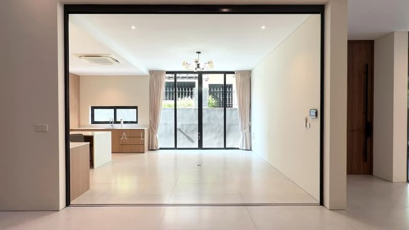 D28 Rebuilt 3+Attic Semi-D! Quiet Yet Super Convenient! Semi-Detached House For Sale at S$ 9,280,000 | PropertyGuru Singapore - Dining