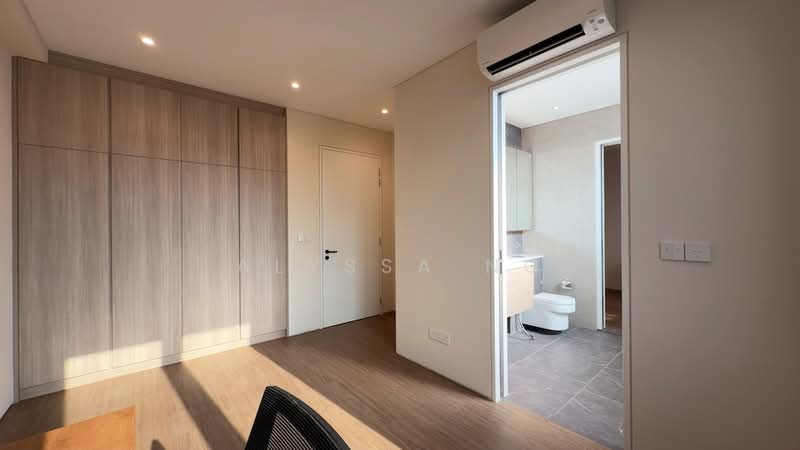 D28 Rebuilt 3+Attic Semi-D! Quiet Yet Super Convenient! Semi-Detached House For Sale at S$ 9,280,000 | PropertyGuru Singapore - Common Bedroom 1 with Jack-and-Jill Bath