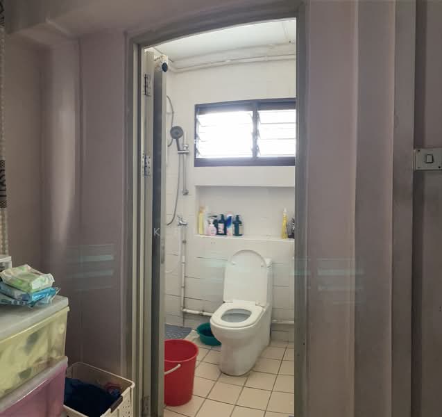 756 Woodlands Avenue 4 HDB Flat For Sale at S$ 560,000 | PropertyGuru Singapore - Bathroom