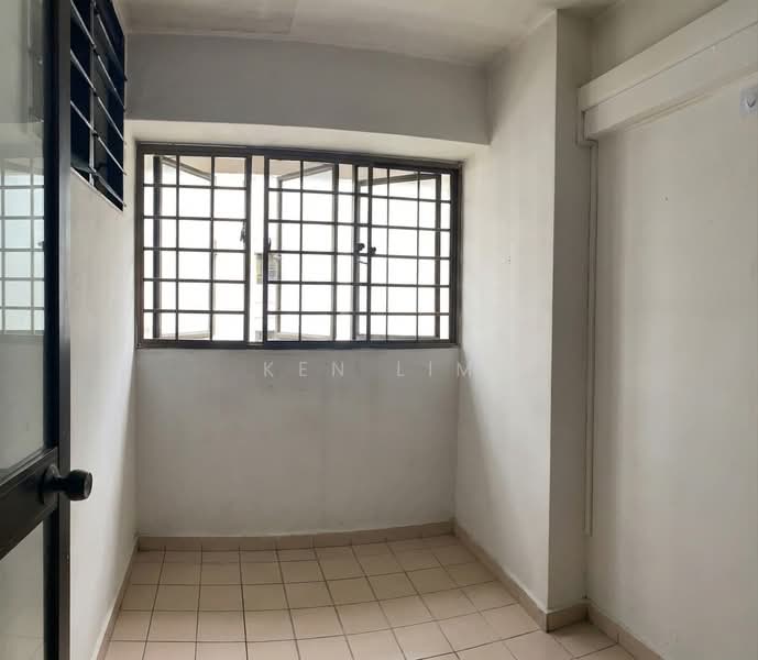 756 Woodlands Avenue 4 HDB Flat For Sale at S$ 560,000 | PropertyGuru Singapore - Interior