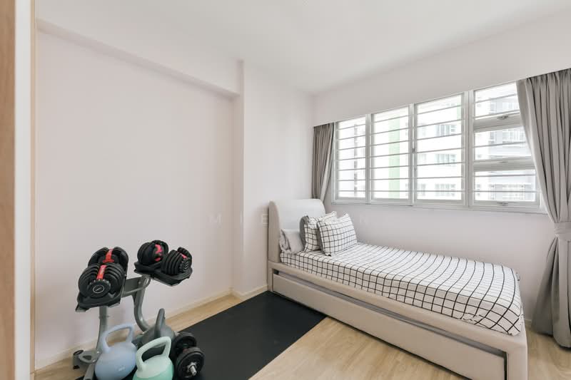 183C Woodlands Street 13 HDB Flat For Sale at S$ 850,000 | PropertyGuru Singapore - Bedroom