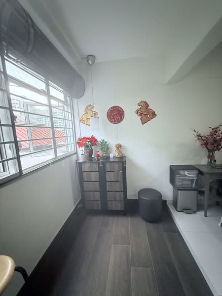 323 Ang Mo Kio Avenue 3 HDB Flat For Sale at S$ 380,000 | PropertyGuru Singapore - Interior