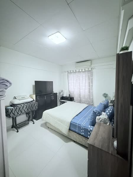 323 Ang Mo Kio Avenue 3 HDB Flat For Sale at S$ 380,000 | PropertyGuru Singapore