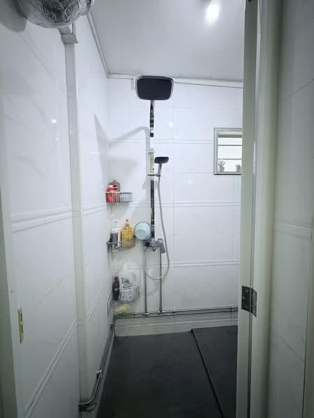 323 Ang Mo Kio Avenue 3 HDB Flat For Sale at S$ 380,000 | PropertyGuru Singapore