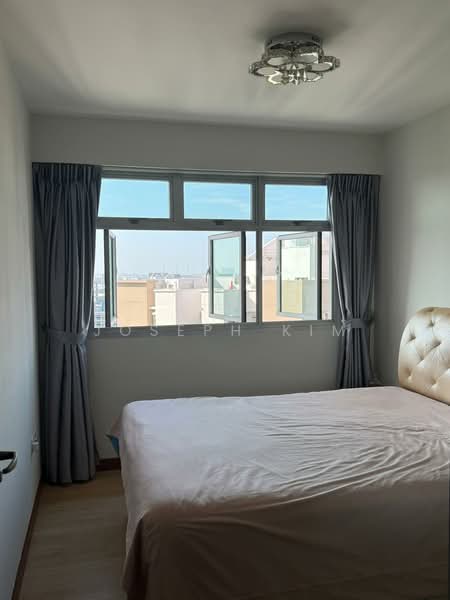 293C Bukit Batok Street 21 HDB Flat For Sale at S$ 839,313 | PropertyGuru Singapore - Common Bedroom
