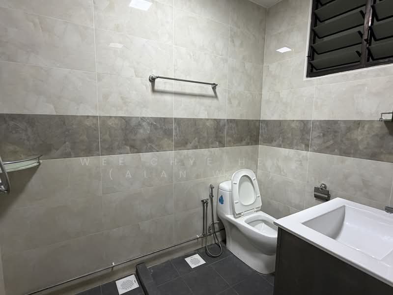 289C Bukit Batok Street 25, 289C Bukit Batok Street 25, 4 Bedrooms, 1,775 sqft, HDB Flat For Rent, by Wee Chye Heng (Alan Wee), 500088069 - Bathroom - PropertyGuru.com.sg