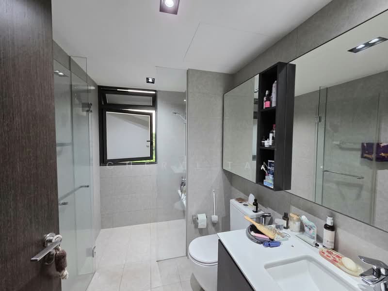iNz Residence Condominium For Sale at S$ 1,850,000 | PropertyGuru Singapore - Bathroom