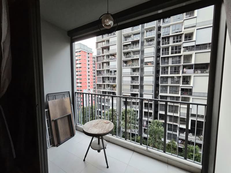 iNz Residence Condominium For Sale at S$ 1,850,000 | PropertyGuru Singapore - Balcony