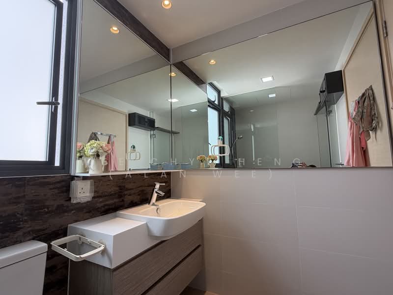 The Luxurie, 21 Compassvale Road, 3 Bedrooms, 1,055 sqft, Condominium For Rent, by Wee Chye Heng (Alan Wee), 500088089 - Bathroom - PropertyGuru.com.sg