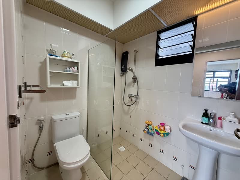 365C Upper Serangoon Road HDB Flat For Sale at S$ 898,000 | PropertyGuru Singapore - Bathroom