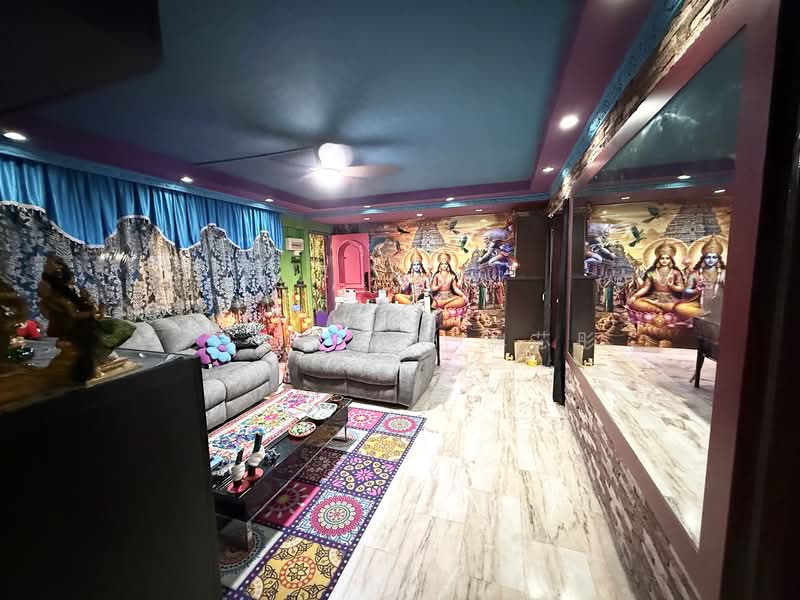 228 Tampines Street 23 HDB Flat For Sale at S$ 620,000 | PropertyGuru Singapore - Living Room