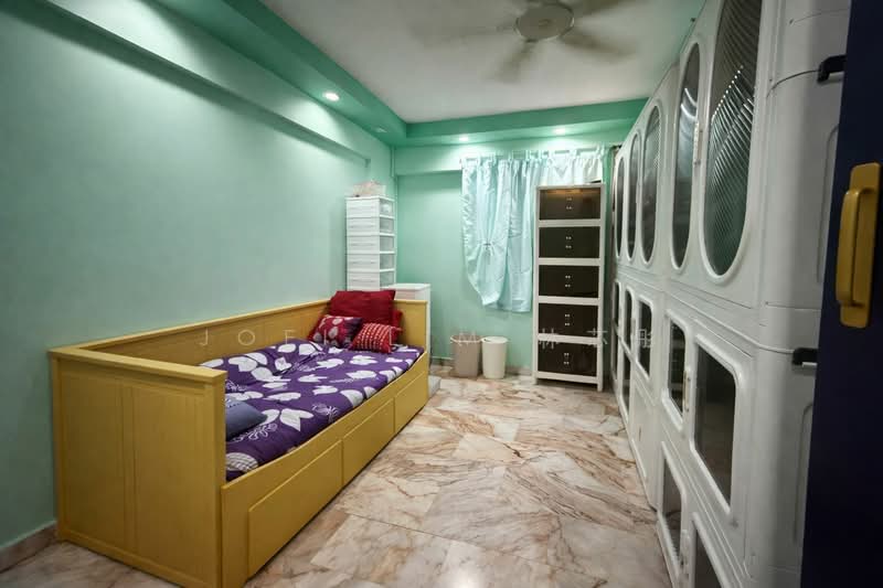 228 Tampines Street 23 HDB Flat For Sale at S$ 620,000 | PropertyGuru Singapore - Bedroom