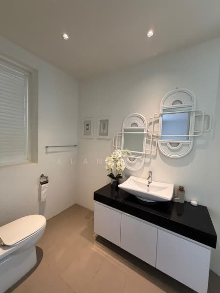 D19 Nicely renovated Semi D in French Colonial style near Kovan estate / Kovan MRT Semi-Detached House For Sale at S$ 7,200,000 | PropertyGuru Singapore - Bathroom