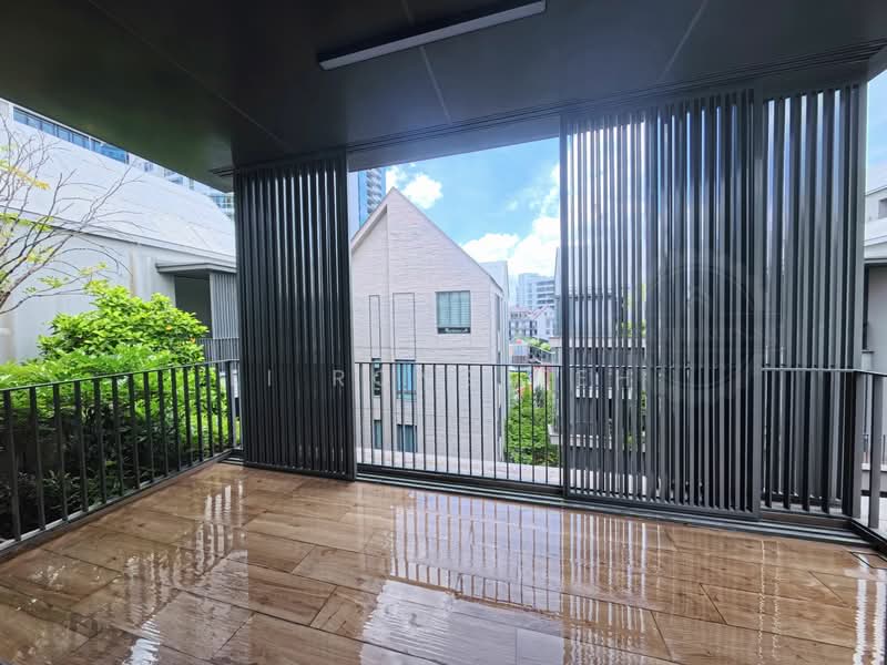 10 Evelyn Condominium For Sale at S$ 3,249,000 | PropertyGuru Singapore - Balcony