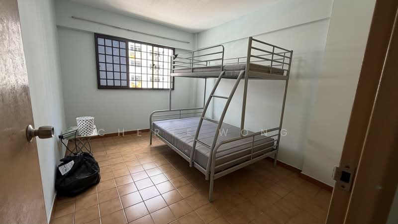 639 Yishun Street 61 HDB Flat For Sale at S$ 528,000 | PropertyGuru Singapore - Bedroom