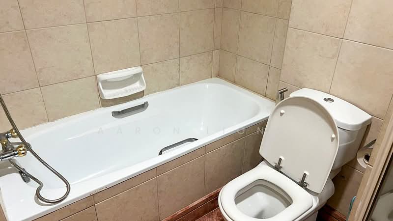 Heritage View, 10 Dover Rise, 3 Bedrooms, 1,195 sqft, Condominium For Rent, by Aaron Liong, 500088134 - Bathroom - PropertyGuru.com.sg