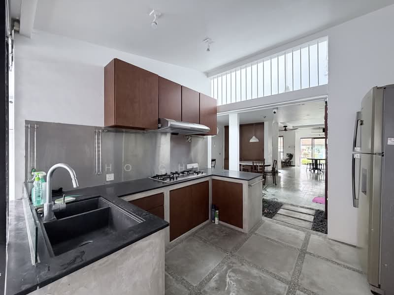 Hillview Estate, Jalan Gumilang, 4 Bedrooms, 2,400 sqft, Terraced House For Rent, by Ho Chii Fei, 500088136 - Kitchen - PropertyGuru.com.sg