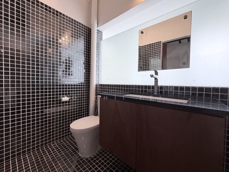 Hillview Estate, Jalan Gumilang, 4 Bedrooms, 2,400 sqft, Terraced House For Rent, by Ho Chii Fei, 500088136 - Bathroom - PropertyGuru.com.sg