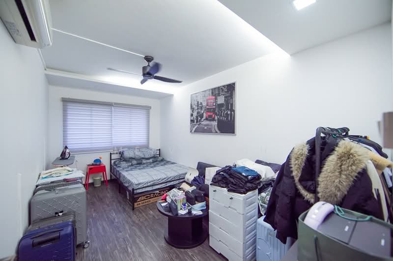 472 Pasir Ris Drive 6 HDB Flat For Sale at S$ 768,000 | PropertyGuru Singapore - Common Bedroom