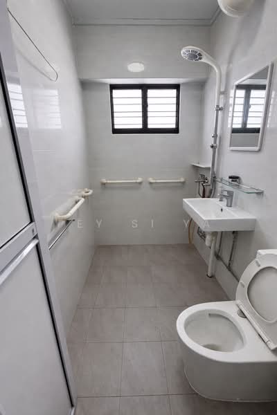 112 Pasir Ris Street 11, 112 Pasir Ris Street 11, 3 Bedrooms, 1,141 sqft, HDB Flat For Rent, by Pey Si Ya, 500088182 - Bathroom - PropertyGuru.com.sg