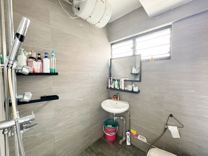 911 Tampines Street 91 HDB Flat For Sale at S$ 657,972 | PropertyGuru Singapore - Bathroom