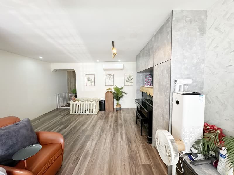 911 Tampines Street 91 HDB Flat For Sale at S$ 657,972 | PropertyGuru Singapore - Living Room