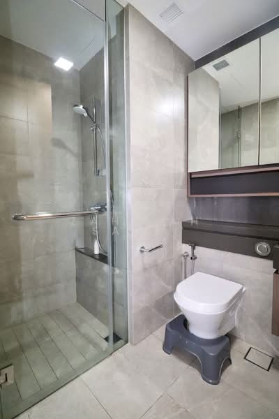 Midwood Condominium For Sale at S$ 1,400,000 | PropertyGuru Singapore - Bathroom