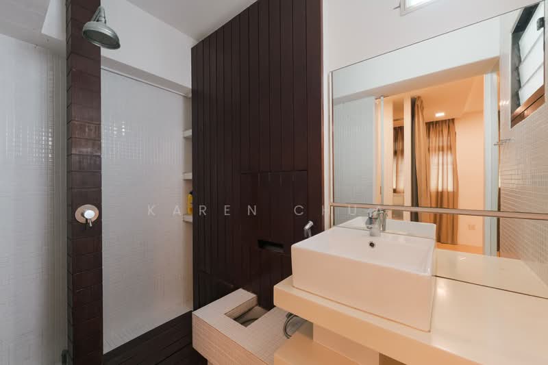 690B Choa Chu Kang Crescent HDB Flat For Sale at S$ 799,000 | PropertyGuru Singapore - Bathroom